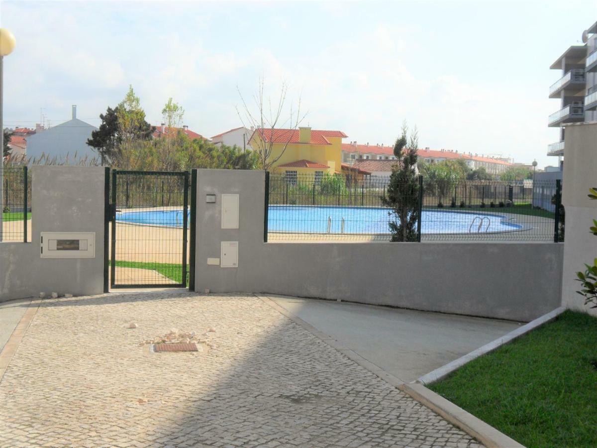 Alojamentos Campo & Mar - T1 Com Piscina Sao Martinho do Porto Luaran gambar
