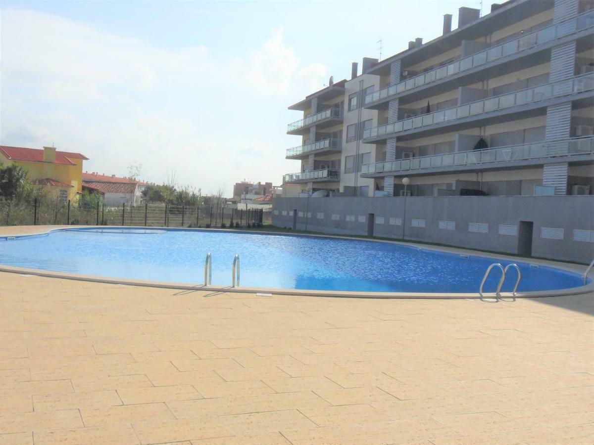 Alojamentos Campo & Mar - T1 Com Piscina Sao Martinho do Porto Luaran gambar